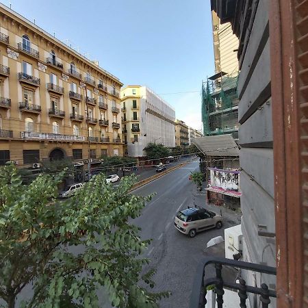 Dormire A Napoli Centro Holiday House Casa Vacanza Екстер'єр фото