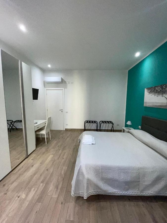 Dormire A Napoli Centro Holiday House Casa Vacanza Екстер'єр фото