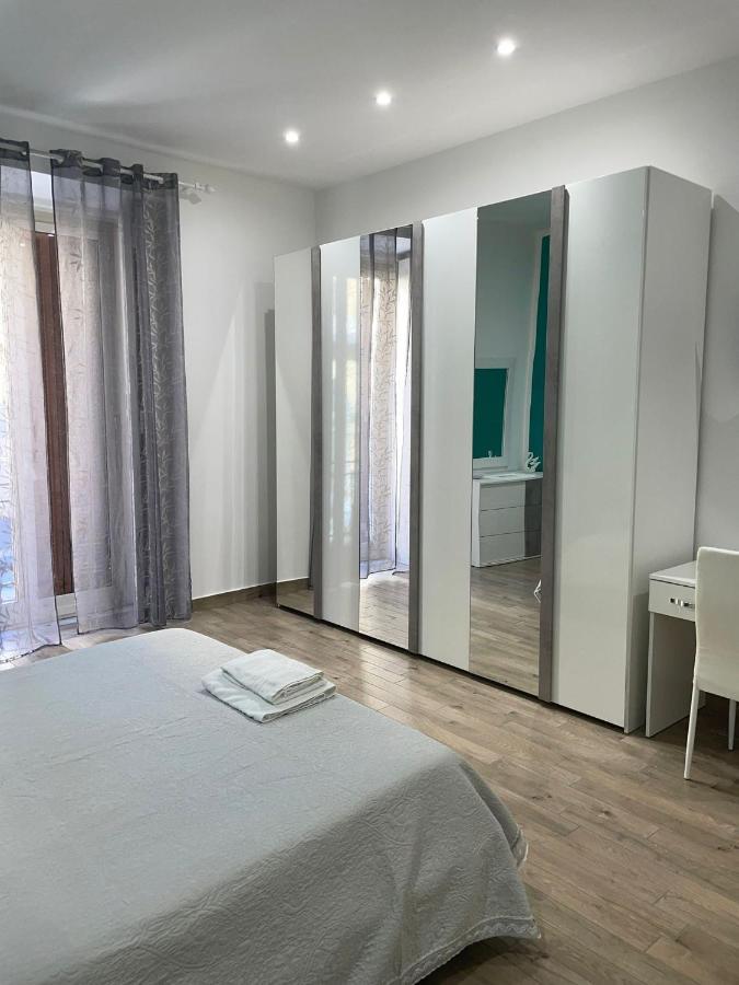 Dormire A Napoli Centro Holiday House Casa Vacanza Екстер'єр фото
