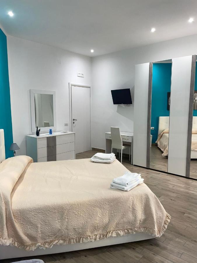Dormire A Napoli Centro Holiday House Casa Vacanza Екстер'єр фото