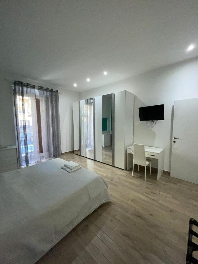 Dormire A Napoli Centro Holiday House Casa Vacanza Екстер'єр фото
