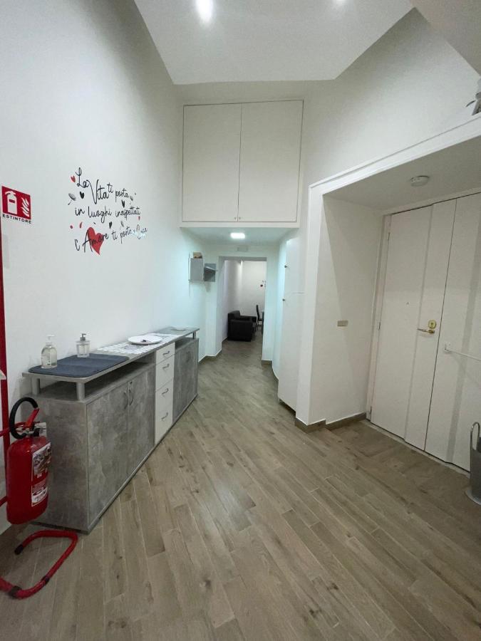 Dormire A Napoli Centro Holiday House Casa Vacanza Екстер'єр фото