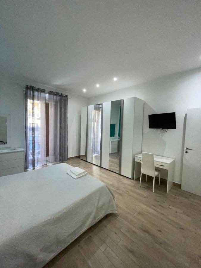 Dormire A Napoli Centro Holiday House Casa Vacanza Екстер'єр фото