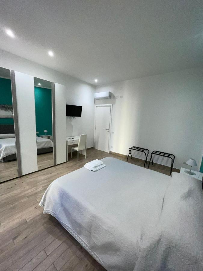 Dormire A Napoli Centro Holiday House Casa Vacanza Екстер'єр фото