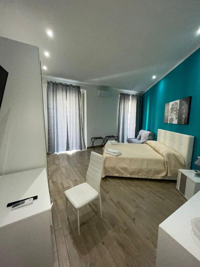 Dormire A Napoli Centro Holiday House Casa Vacanza Екстер'єр фото
