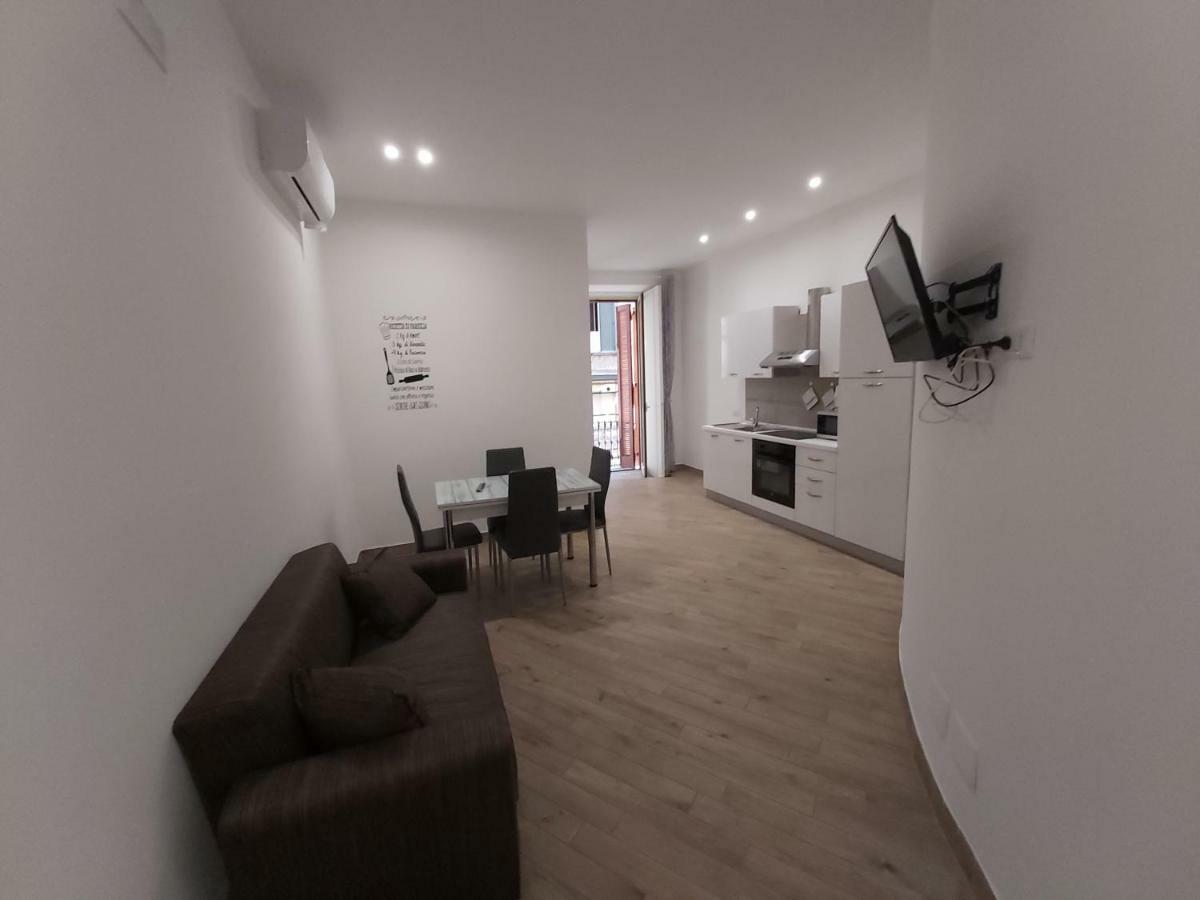 Dormire A Napoli Centro Holiday House Casa Vacanza Екстер'єр фото