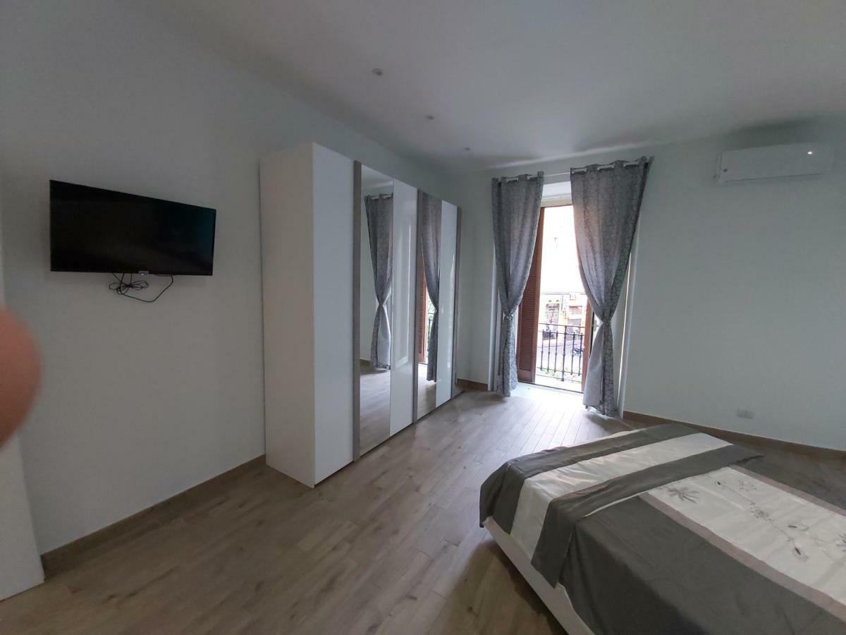 Dormire A Napoli Centro Holiday House Casa Vacanza Екстер'єр фото