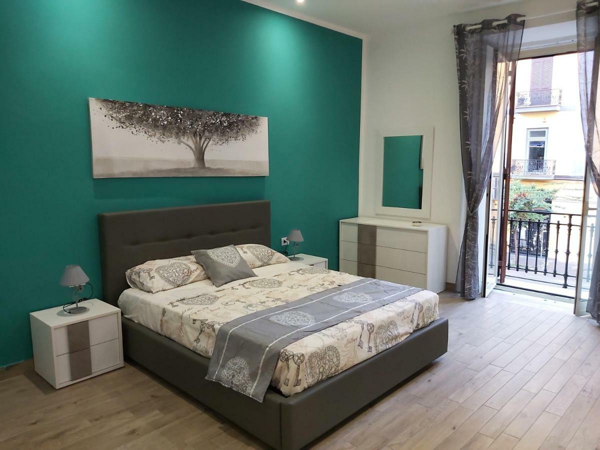 Dormire A Napoli Centro Holiday House Casa Vacanza Екстер'єр фото